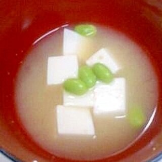 枝豆と豆腐の味噌汁